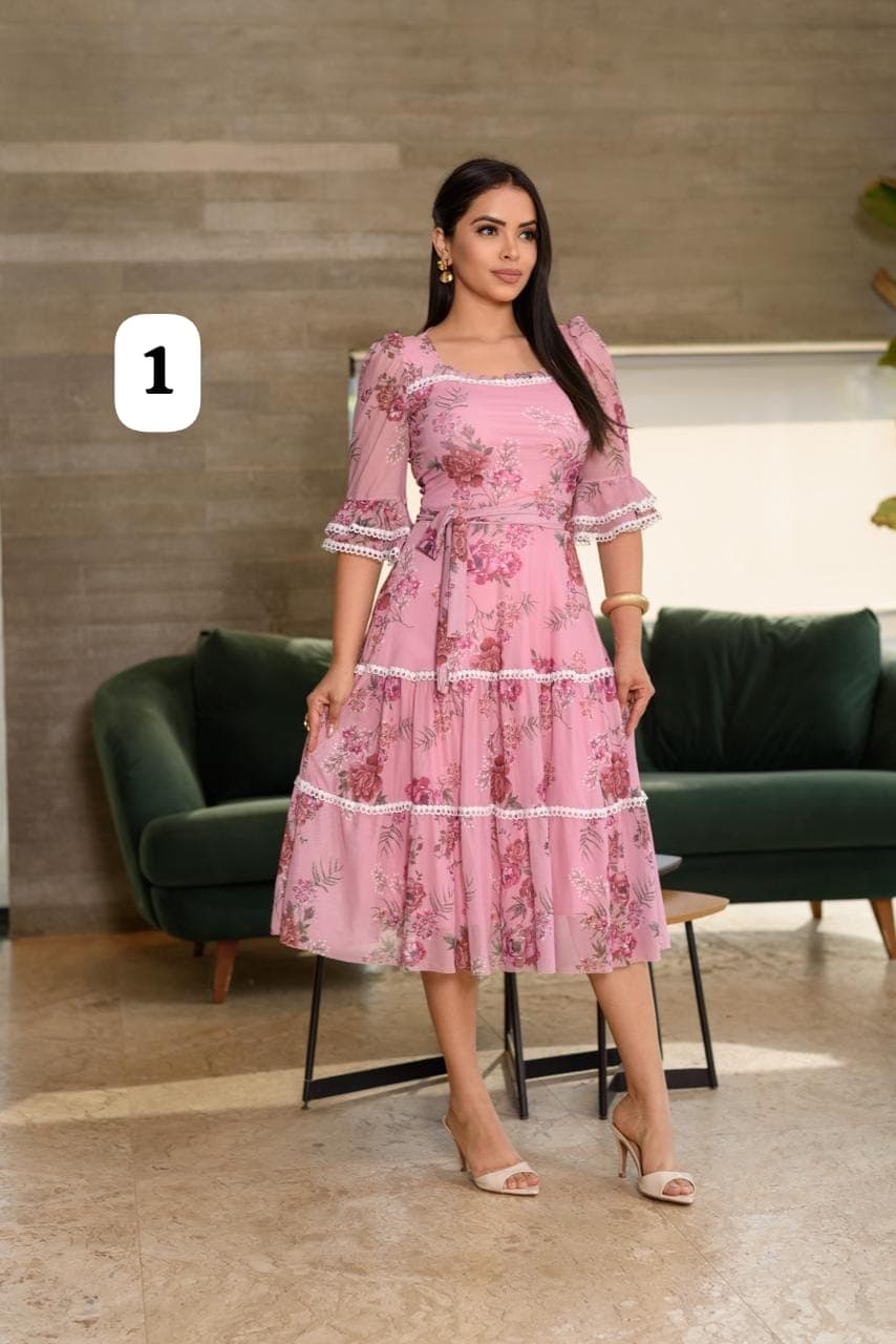 Vestido Floral Midi Rosa Chiffon con Delicado Encaje Blanco